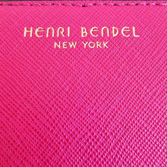 🔴SOLD🔴 Henri Bendel Pink Saffiano Leather Gold Hardware Zip Around Wallet - Picture 4 of 10